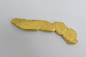 Woman mistakenly throws away gold worth $217,000…family digs through garbage heap all night